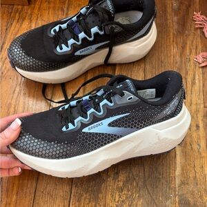 Brooks Running Shoes Size 7.5-Excellent condition